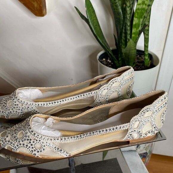 Gigi Crystal Pointed Toe Flat
BADGLEY MISCHKA - Picture 3 of 6
